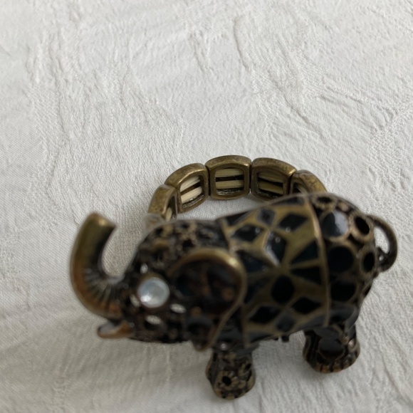 Elephant Ring Expandable Elasticized w/ Rhinestone Eye Metal - Picture 7 of 7